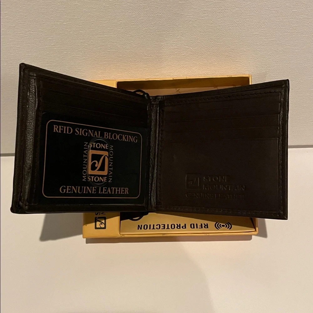 NWT Stone Mountain Brown Leather Wallet - Picture 3 of 6